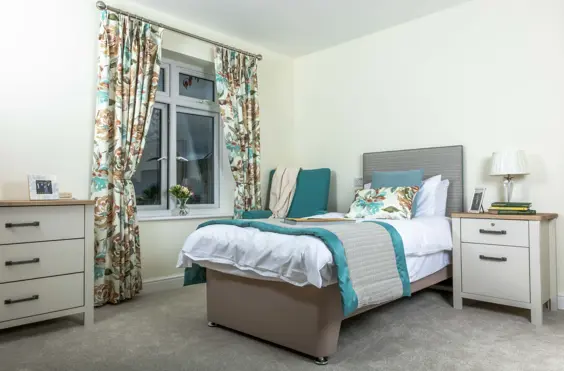 Redlands House - outside view of care home