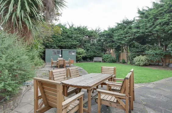 Broomhill Lodge - outside view of care home