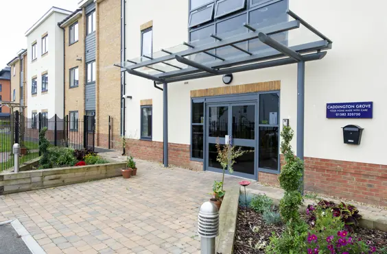 Caddington Grove - outside view of care home