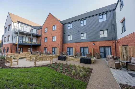 Oat Hill Mews - outside view of care home