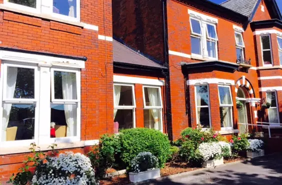 Cedar Grange Ltd - outside view of care home