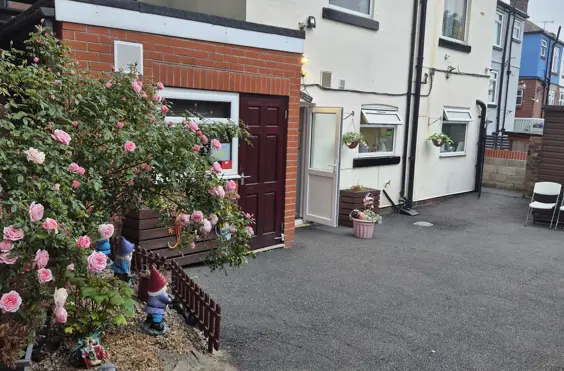 Sandford Grove House - An outside view of the home