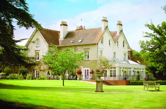 Spetisbury Manor - outside view of care home
