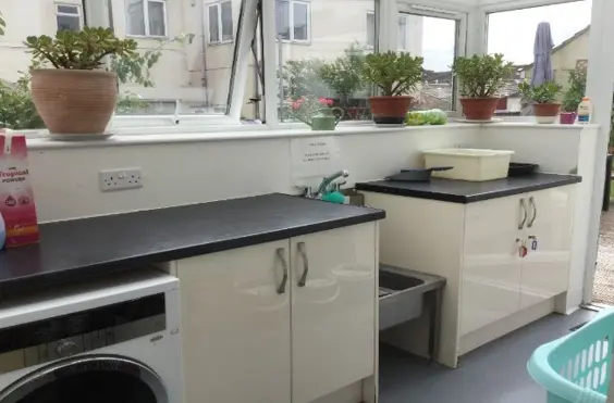 The Laurel - outside view of care home