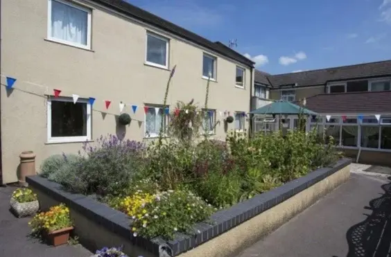 Camelot House & Lodge - Photo of the garden where applicable