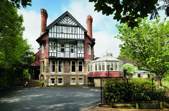 Stokeleigh - outside view of care home