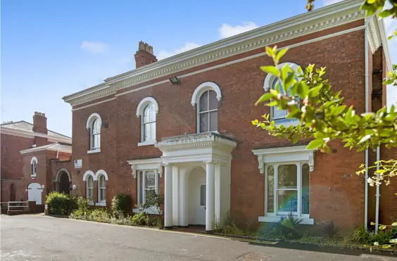 Holmpark - outside view of care home
