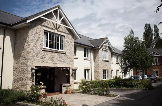 Handsale Limited - Silver Trees - outside view of care home