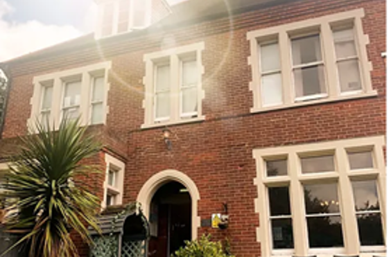 Avondale Castlemount Lodge - An outside view of the home