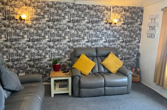 Turning Point - Masons Road - Photo of the lounge area