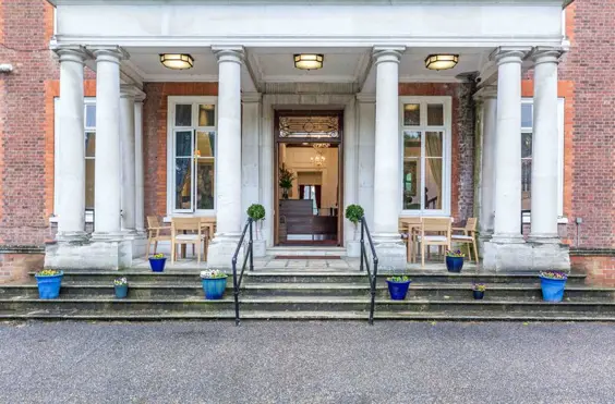 Southgate Beaumont - outside view of care home