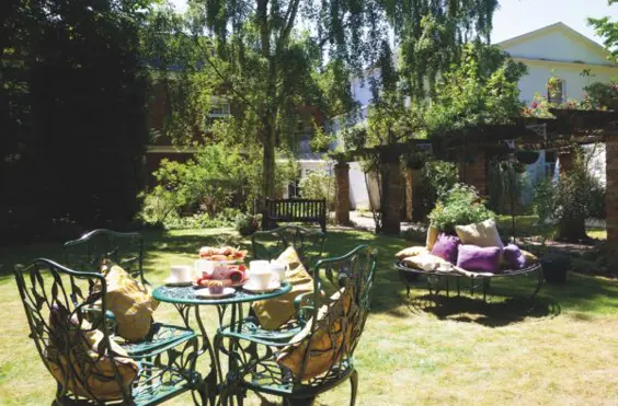 Cromwell House Care Home - Photo of the garden where applicable