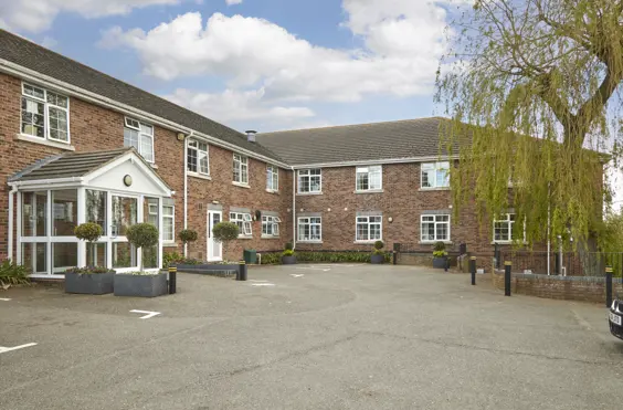 Woodbury Court - outside view of care home