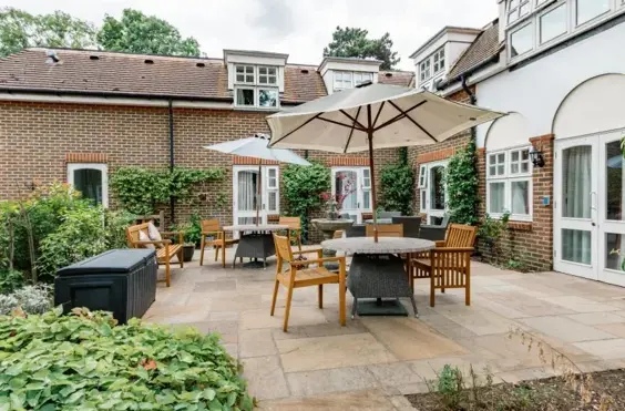 Wimbledon Beaumont - outside view of care home