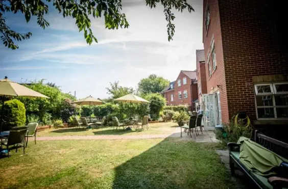 Ashwood Care Centre - outside view of care home