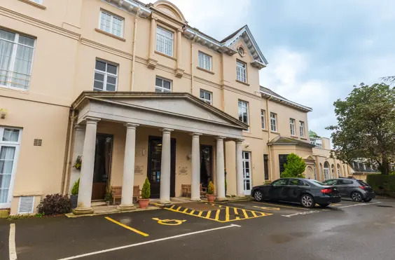 Bushey House Beaumont - outside view of care home